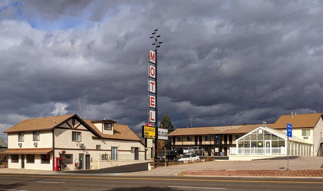 Aquarius Inn Bicknell ภายนอก รูปภาพ