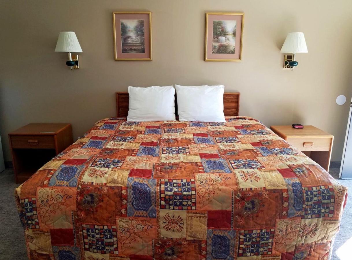 Aquarius Inn Bicknell ภายนอก รูปภาพ