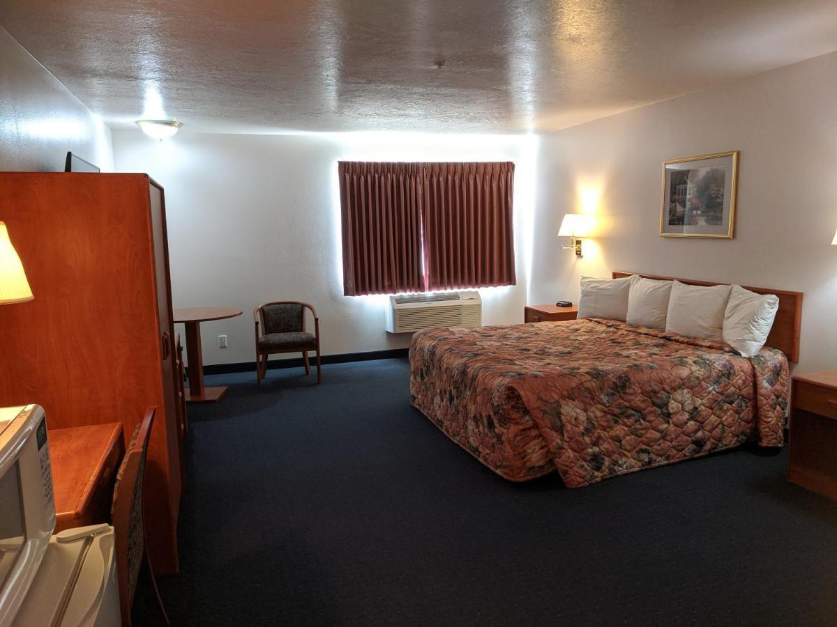 Aquarius Inn Bicknell ภายนอก รูปภาพ