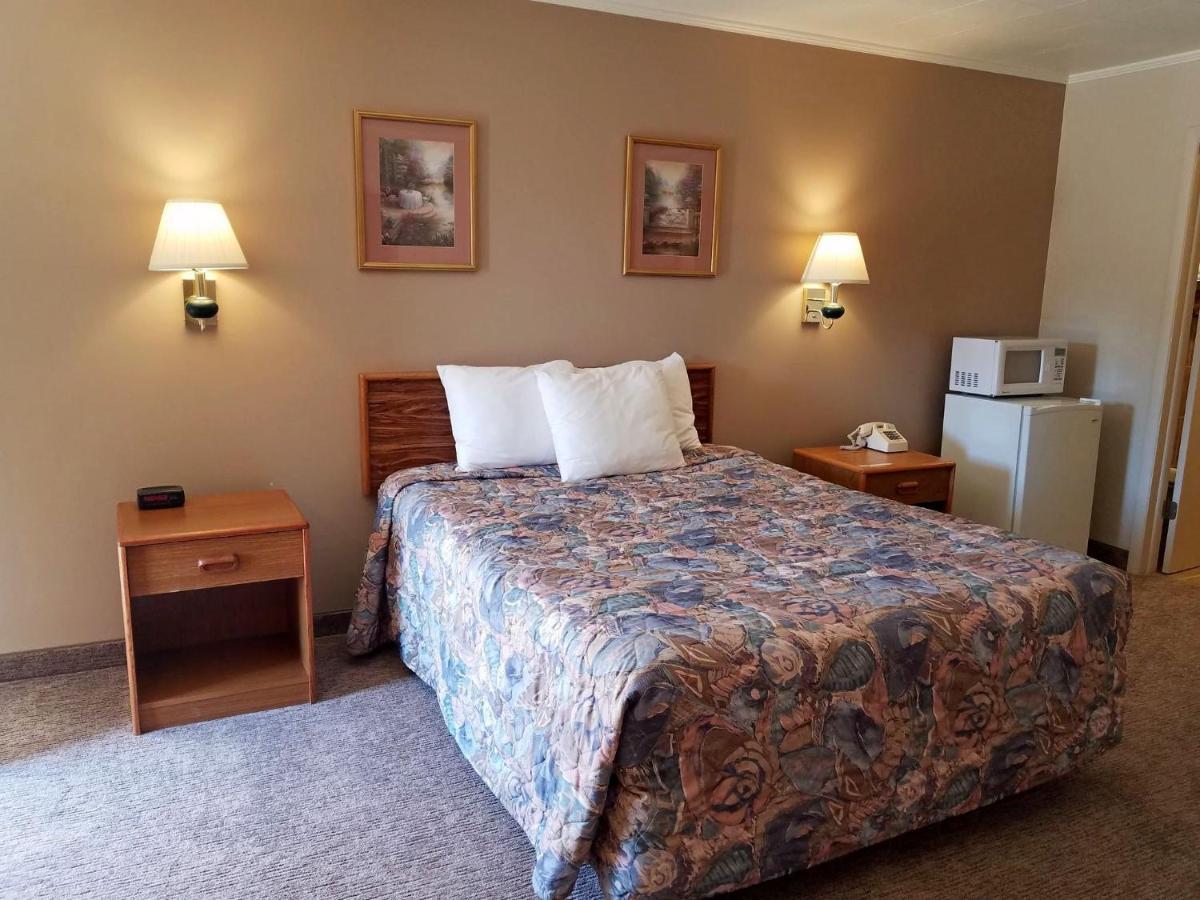 Aquarius Inn Bicknell ภายนอก รูปภาพ
