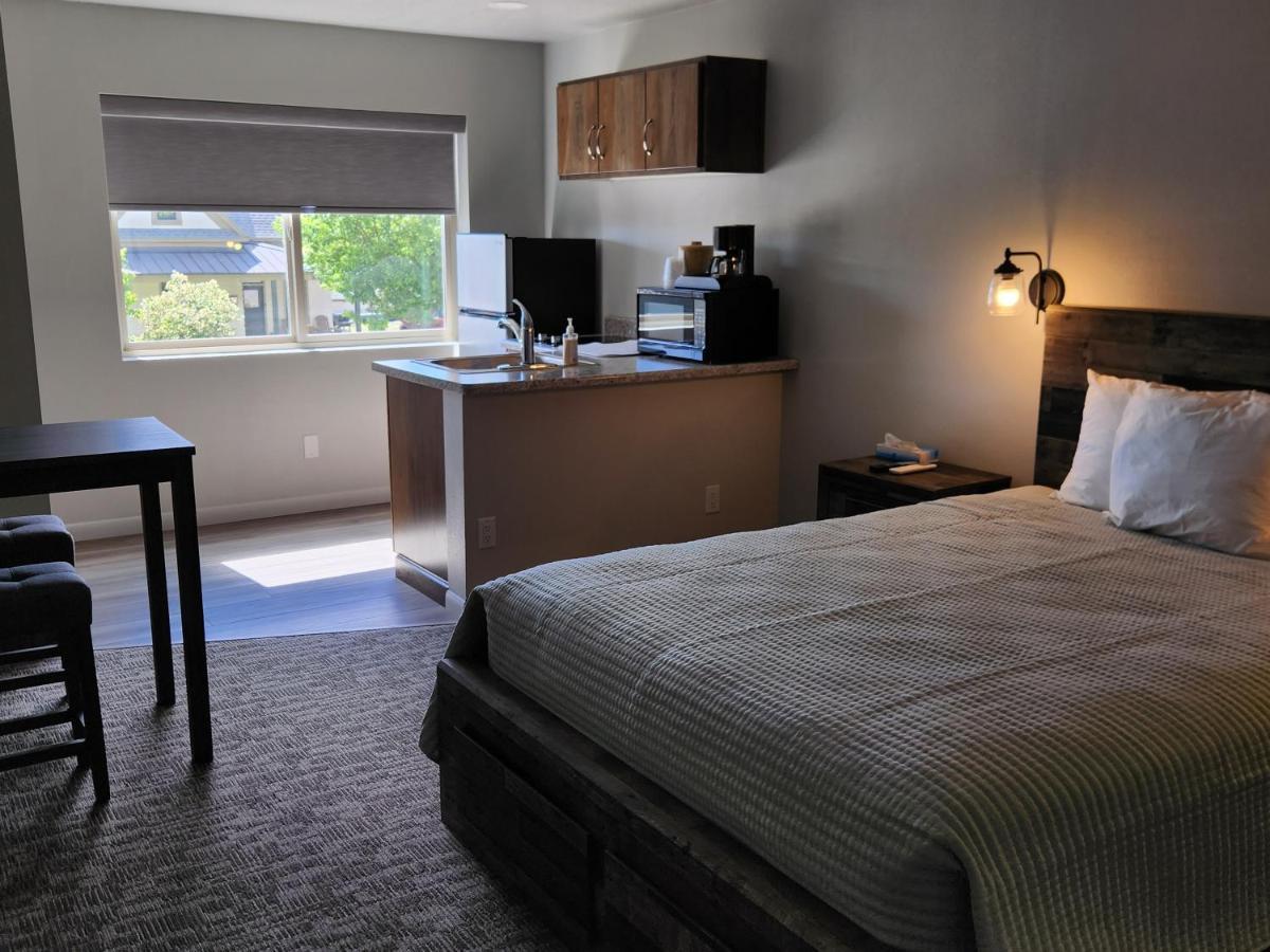 Aquarius Inn Bicknell ภายนอก รูปภาพ