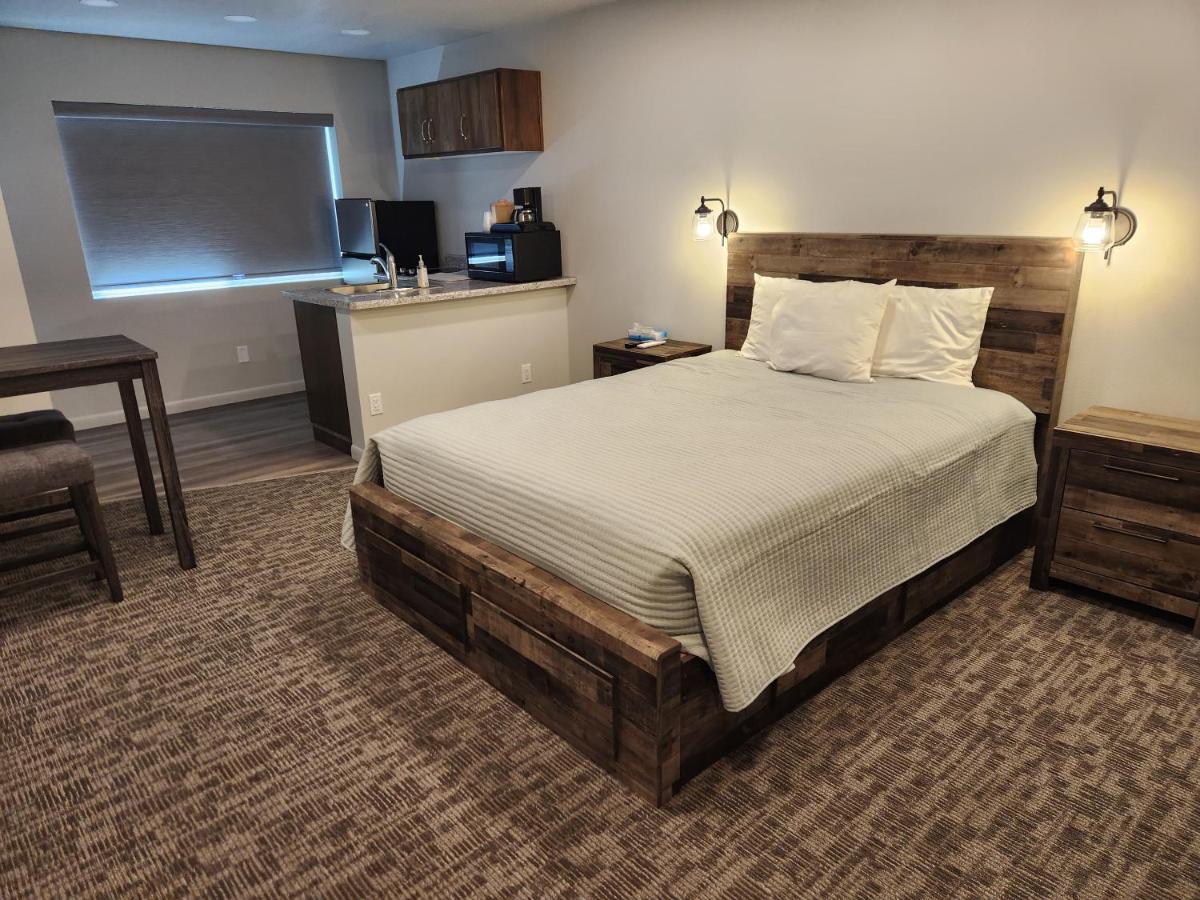 Aquarius Inn Bicknell ภายนอก รูปภาพ