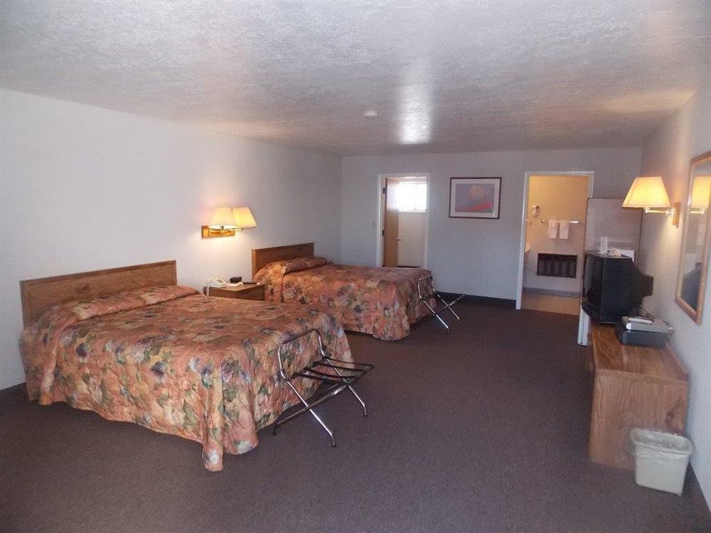 Aquarius Inn Bicknell ภายนอก รูปภาพ