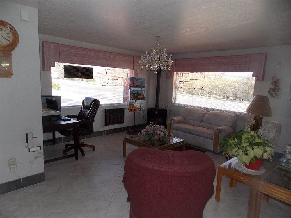 Aquarius Inn Bicknell ภายนอก รูปภาพ